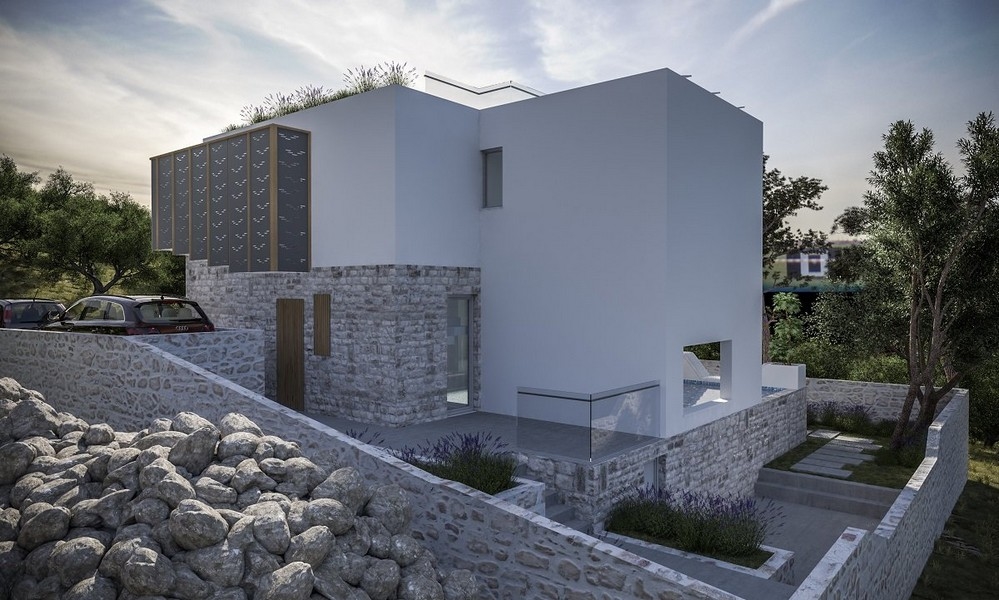 Letecký pohľad na modernú vilu na predaj na ostrove Krk v Chorvátsku, s dvoma zaparkovanými autami a solárnymi panelmi na streche