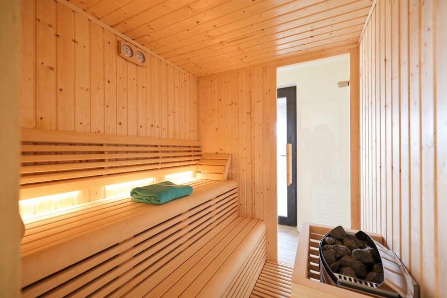 Drevená sauna vo vile na ostrove Ugljan v Chorvátsku pripravená na relax a wellness