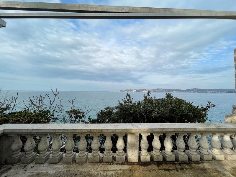 Panoramatický výhľad na more z terasy vily H2948, ktorá je na predaj neďaleko Umagu na Istrii.