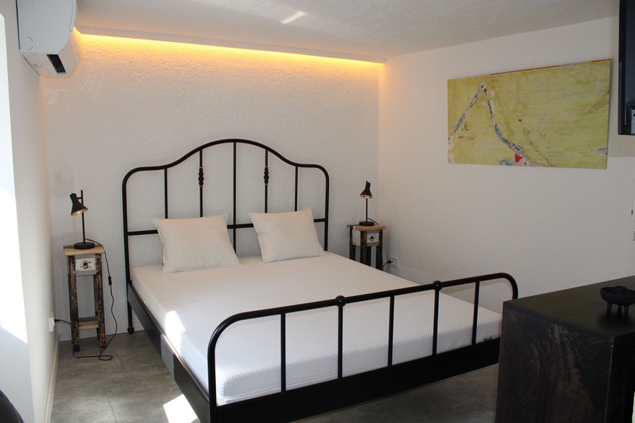 Spálňa v zrekonštruovanom kamennom dome, Murter, kupujem dom v Chorvátsku