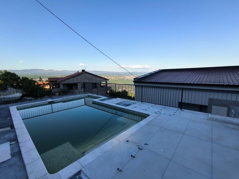 Nehnuteľnosť Chorvátsko, vila s panoramatickým výhľadom na more, región Opatija na Istrii, bazén s výhľadom na hory