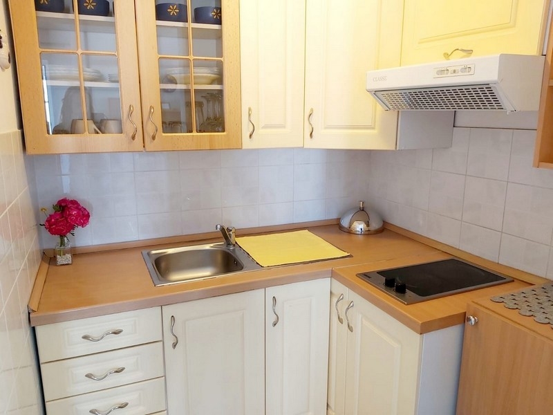 Spálňa v bytovom dome s výhľadom na more, dom v blízkosti mora