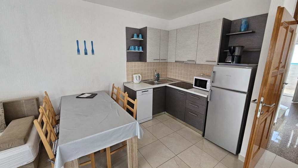 Jedáleň a kuchyňa domu H2995, ponúkaný na predaj v Chorvátsku.