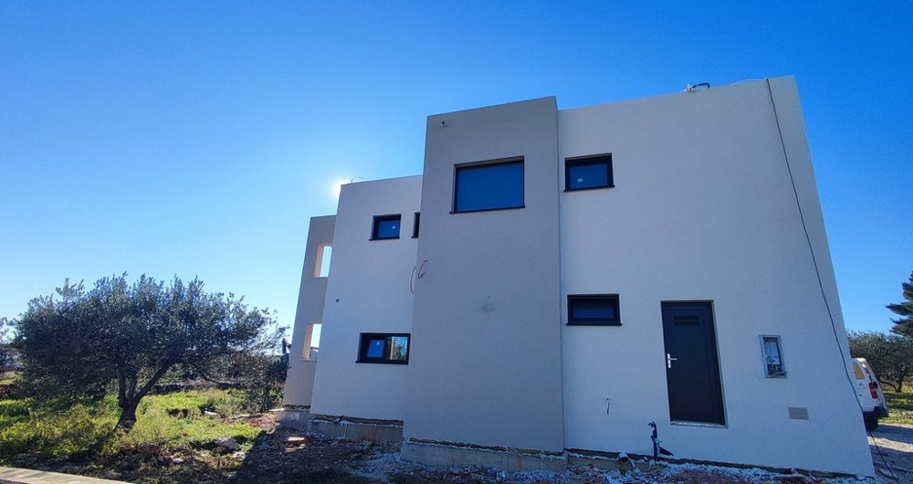 Zadná časť vily H3000 vo Vodiciach.