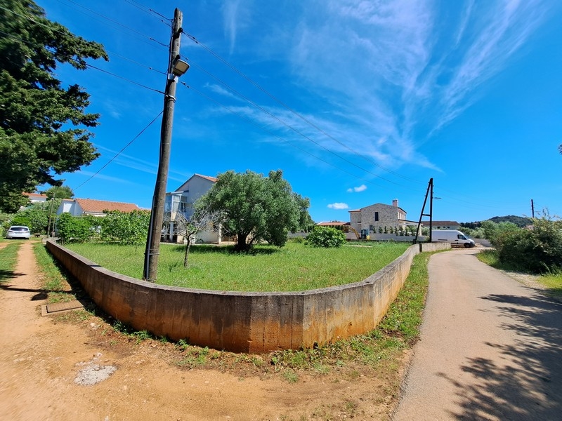 Kúpim dom s veľkým pozemkom pri mori v Chorvátsku - Panorama Skauting.