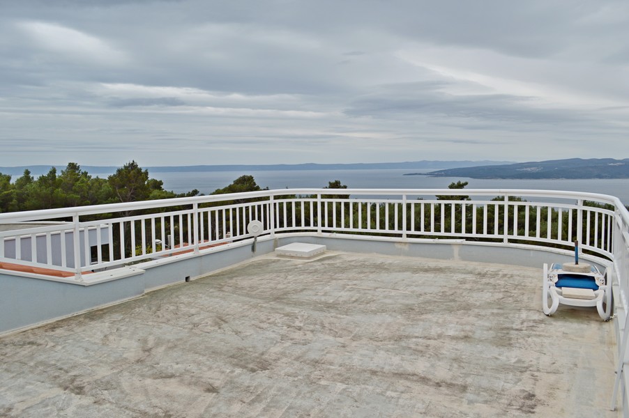 Strešná terasa s úchvatným výhľadom na more, kúpiť dom v Chorvátsku