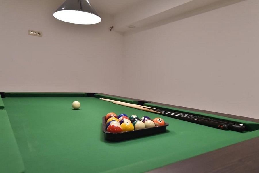 Biliardový stôl v hobby miestnosti domu H3045, ktorý je na predaj na ostrove Krk.