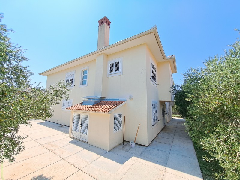 Zadná časť vily H3354.