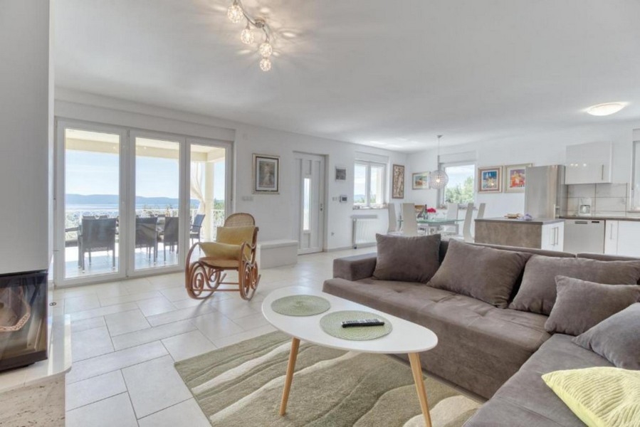 Moderný obytný priestor nehnuteľnosti H3405 v Chorvátsku.