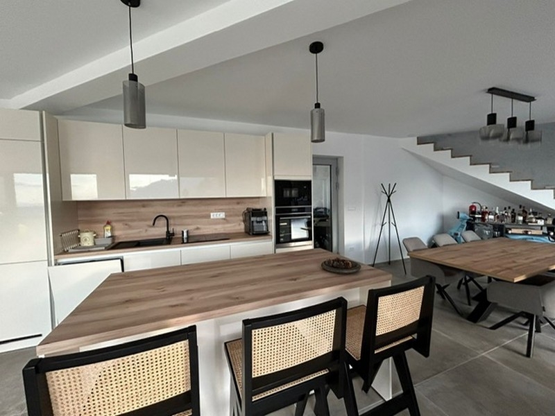 Jedáleň a kuchyňa.