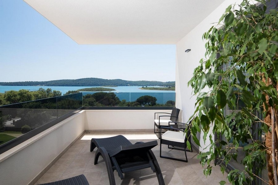 Výhľad na more z horného poschodia vily H3414 na Istrii - Panorama Scouting.