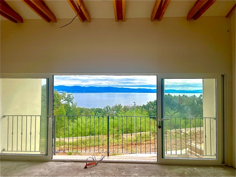 Výhľad na more z obytnej časti vily H3434, ktorá sa predáva neďaleko Opatije.