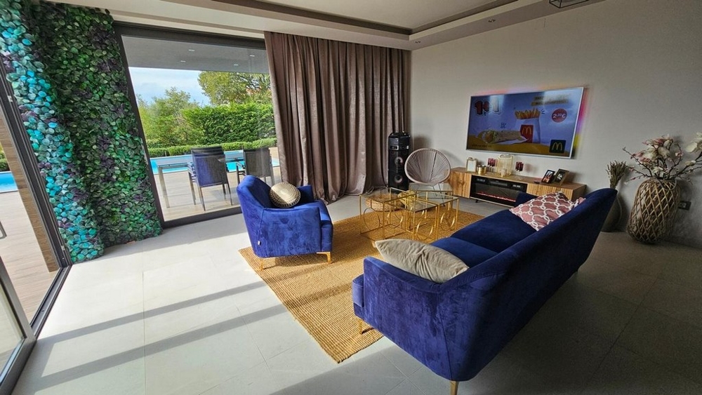 Zariadená obývačka nehnuteľnosti H3436 v Chorvátsku - Panorama Skauting.