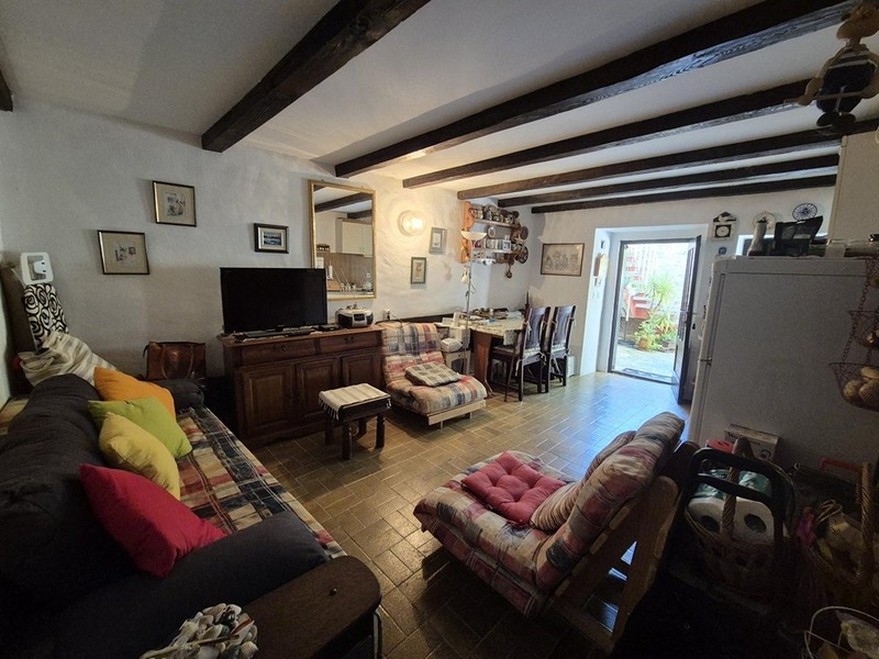 Obývacia izba s trámovým stropom