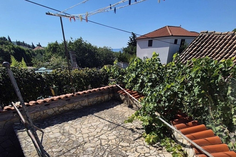 Terasa objektu H3441 v Chorvátsku - Panorama Skauting.