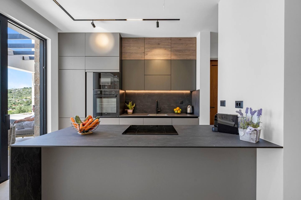 Moderná kuchyňa nehnuteľnosti H3444