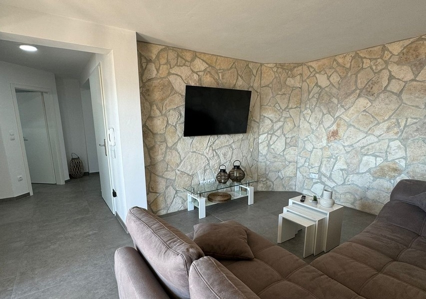 Obývacia izba so stredomorskými prvkami.