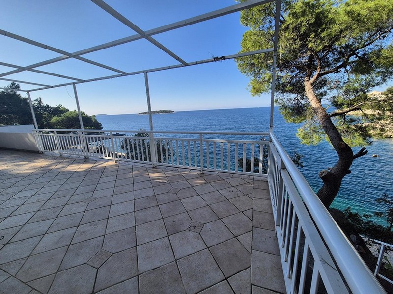 Terasa domu H3454, ktorý sa predáva v Chorvátsku.