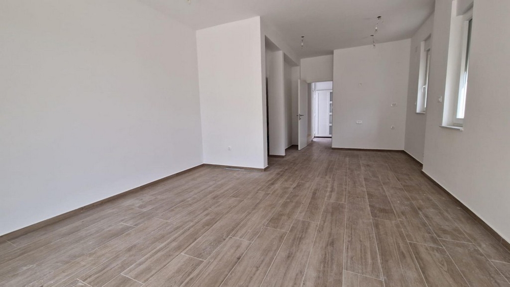 Zadná časť dvojdomu H3457 v Chorvátsku.