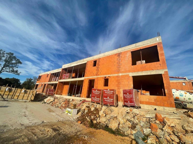 Hrubá stavba nehnuteľnosti H3459 v regióne Krk, Chorvátsko.