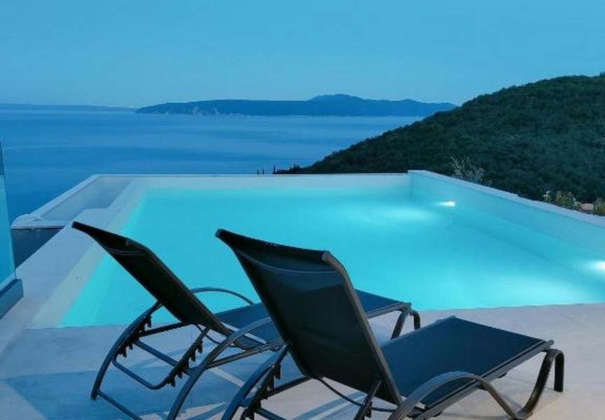 Terasa s fantastickým výhľadom na more nehnuteľnosti H3470 v Chorvátsku.