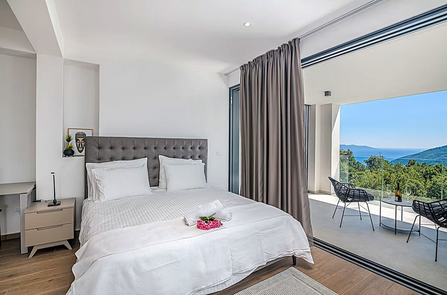 Spálňa s výhľadom na more