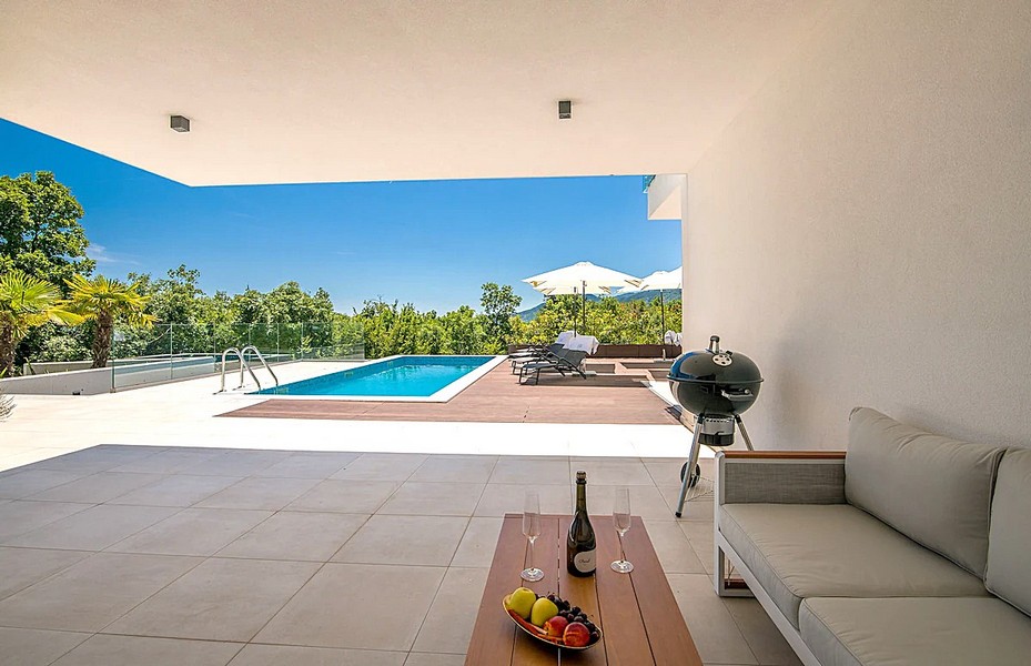 Terasa s výhľadom na bazén