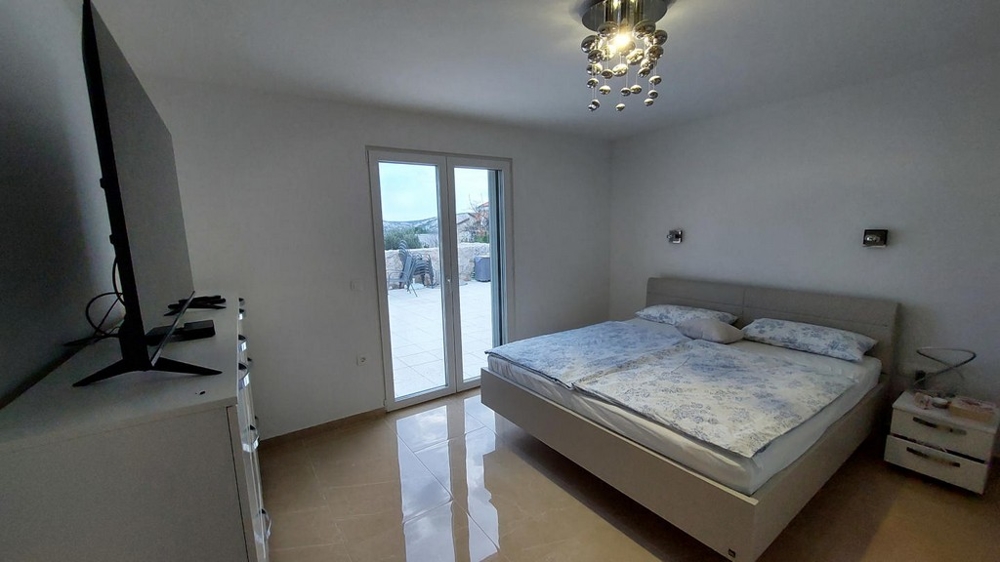 Hlavná spálňa s terasou a výhľadom na more, nehnuteľnosť H3491