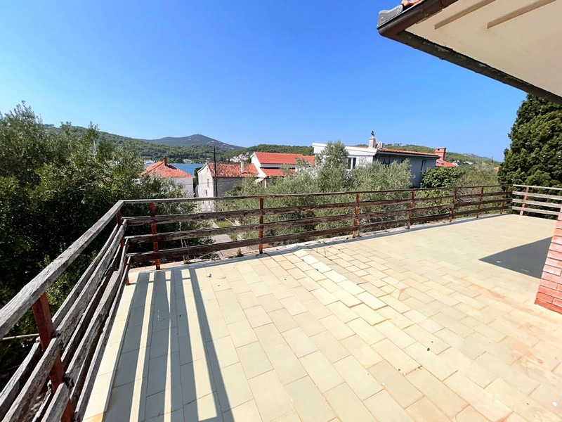 Priestranná terasa s výhľadom na more - nehnuteľnosť H3499.