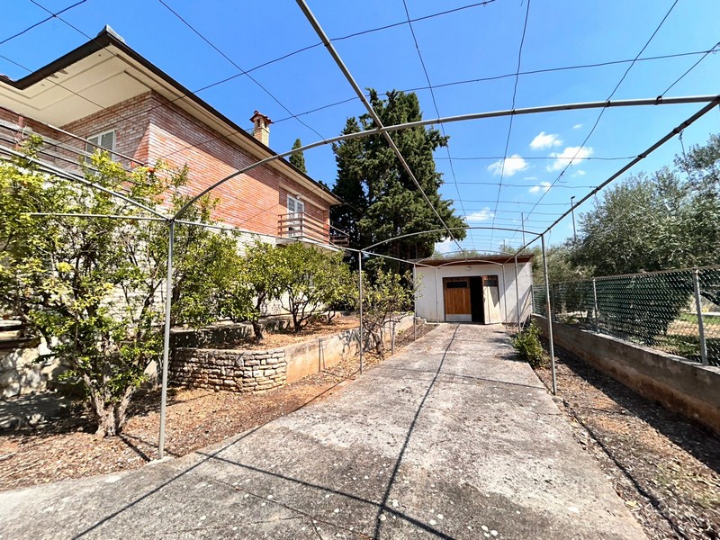 Vstupná a záhradná časť s mandarínkami a olivovníkmi, ID domu 3499