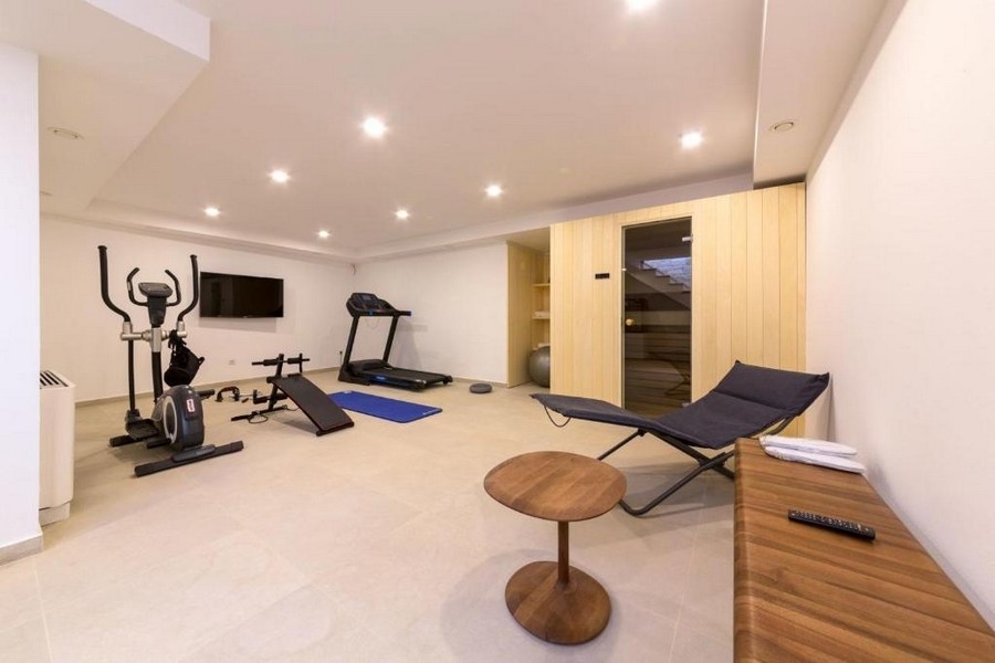 Posilňovňa so saunou a cvičebným zariadením