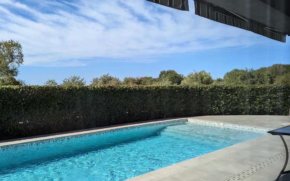 Bazén objektu H3503 v Chorvátsku - Panorama Skauting.