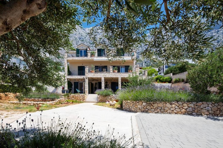 Stredomorská vila so záhradou