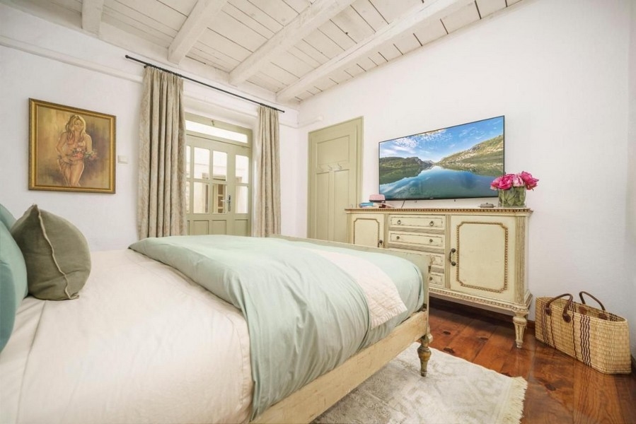 Spálňa s elegantným nábytkom - Nehnuteľnosť H3520.