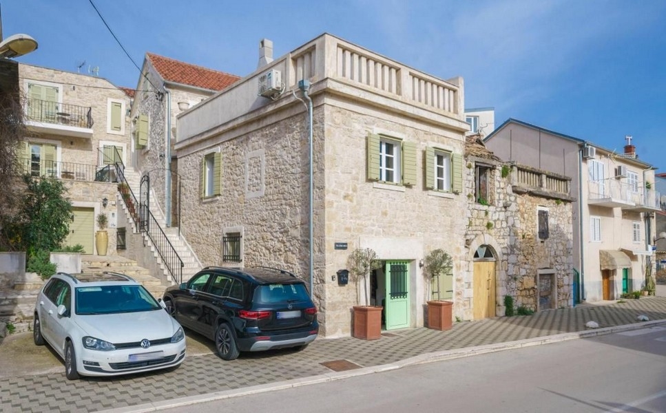 Kamenný dom na predaj v Chorvátsku - Panorama Skauting.