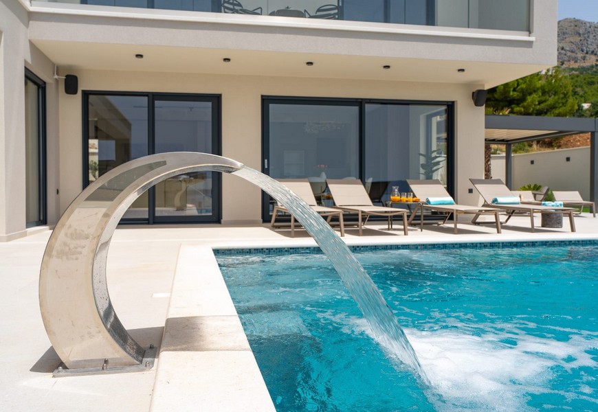 Vila s bazénom na predaj v regióne Split, Chorvátsko.