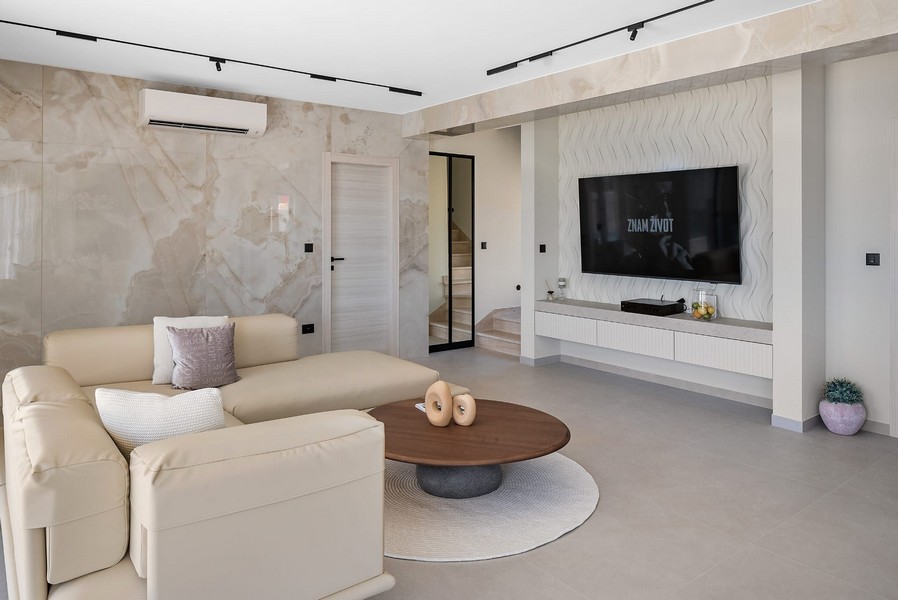 Obývacia izba nehnuteľnosti H3525 v Podstrane pri Splite, Chorvátsko.