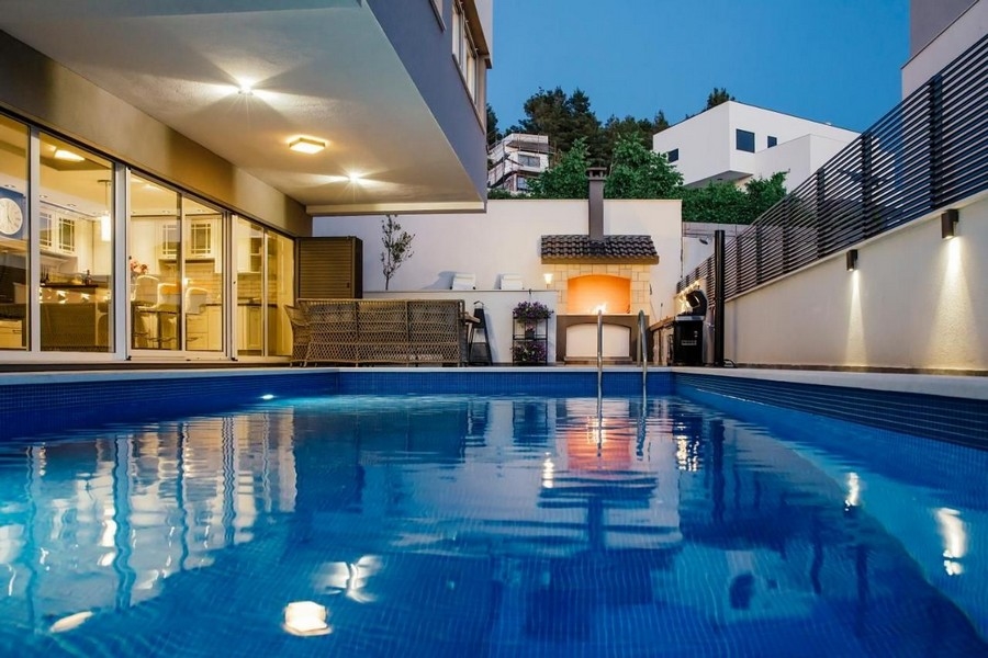 Bazén vily H3527, ktorá je na predaj v Chorvátsku.