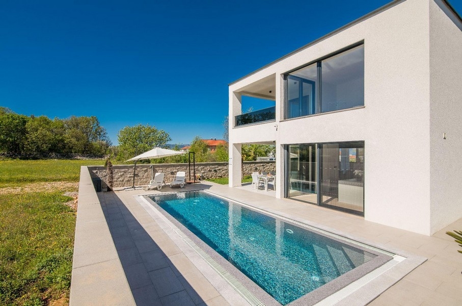 Kúpte si modernú vilu s bazénom na ostrove Krk - Panorama Scouting H3528