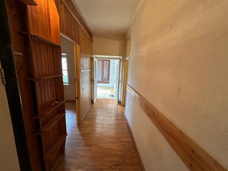 Chodba a vstupný priestor nehnuteľnosti H3530 v Chorvátsku.