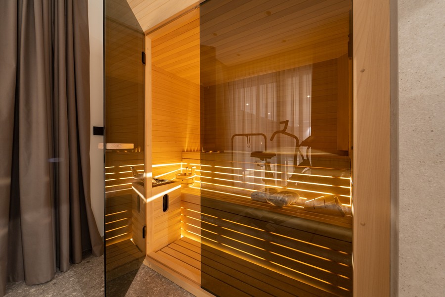 Exkluzívna sauna s preskleným čelom a osvetlením