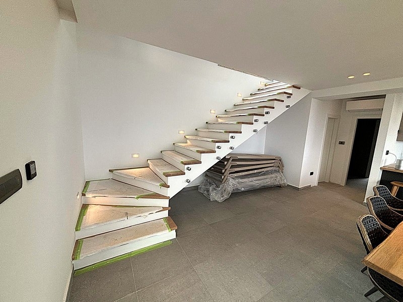 Schodisko s LED osvetlením v obývacej časti