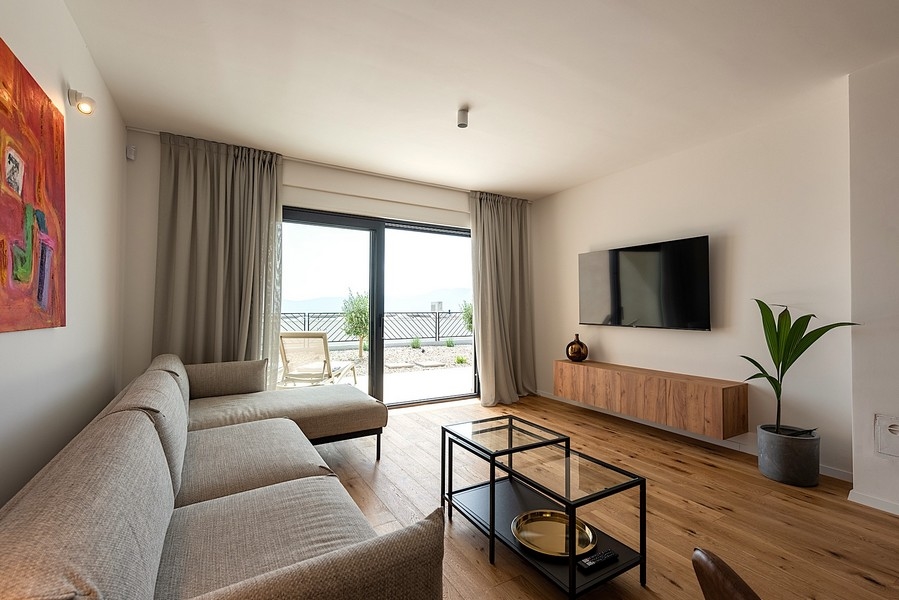 Obývacia izba nehnuteľnosti H3540 v Kostrena, Chorvátsko.