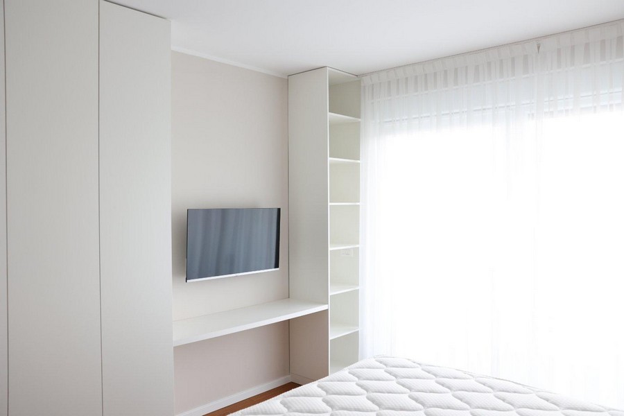 Novopostavená vila s terasou, záhradou a kamenným okrajom