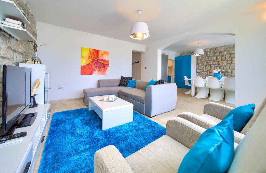 Moderný obytný priestor nehnuteľnosti H3553 v Novom Vinodolskom, Chorvátsko.