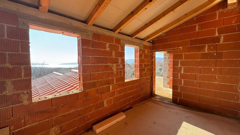 Škrupina domu s výhľadom na more v Chorvátsku