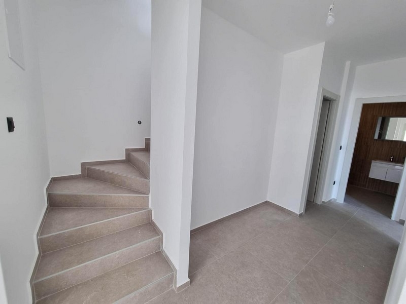 Schodisko s prístupom do kúpeľne a izieb