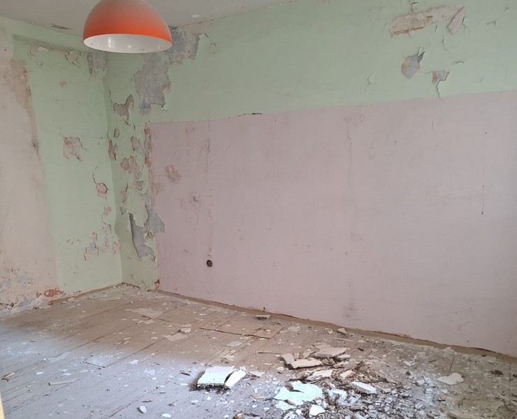 Interiér na rekonštrukciu.