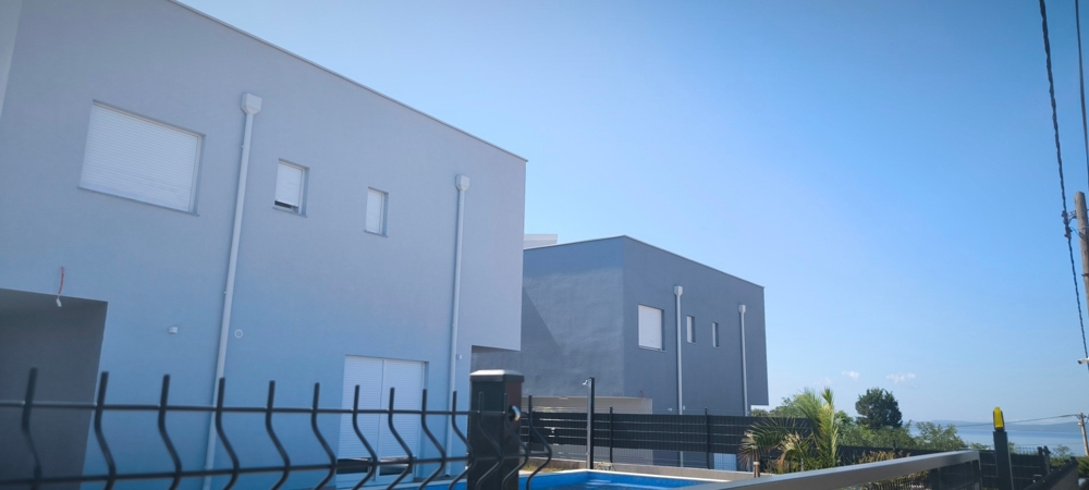 Vonkajší priestor vily.