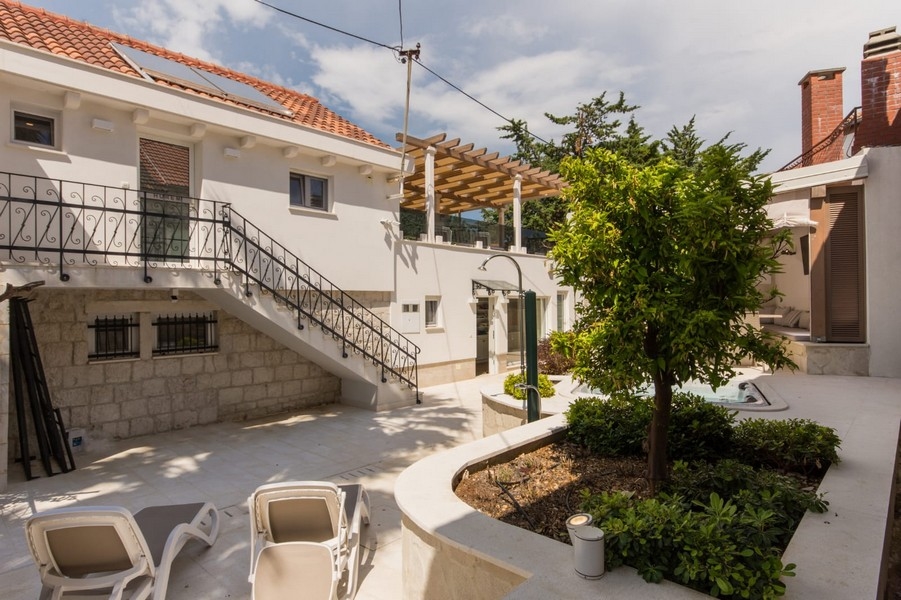 Exteriér nehnuteľnosti H3586 v Okrug Gornji, Chorvátsko.